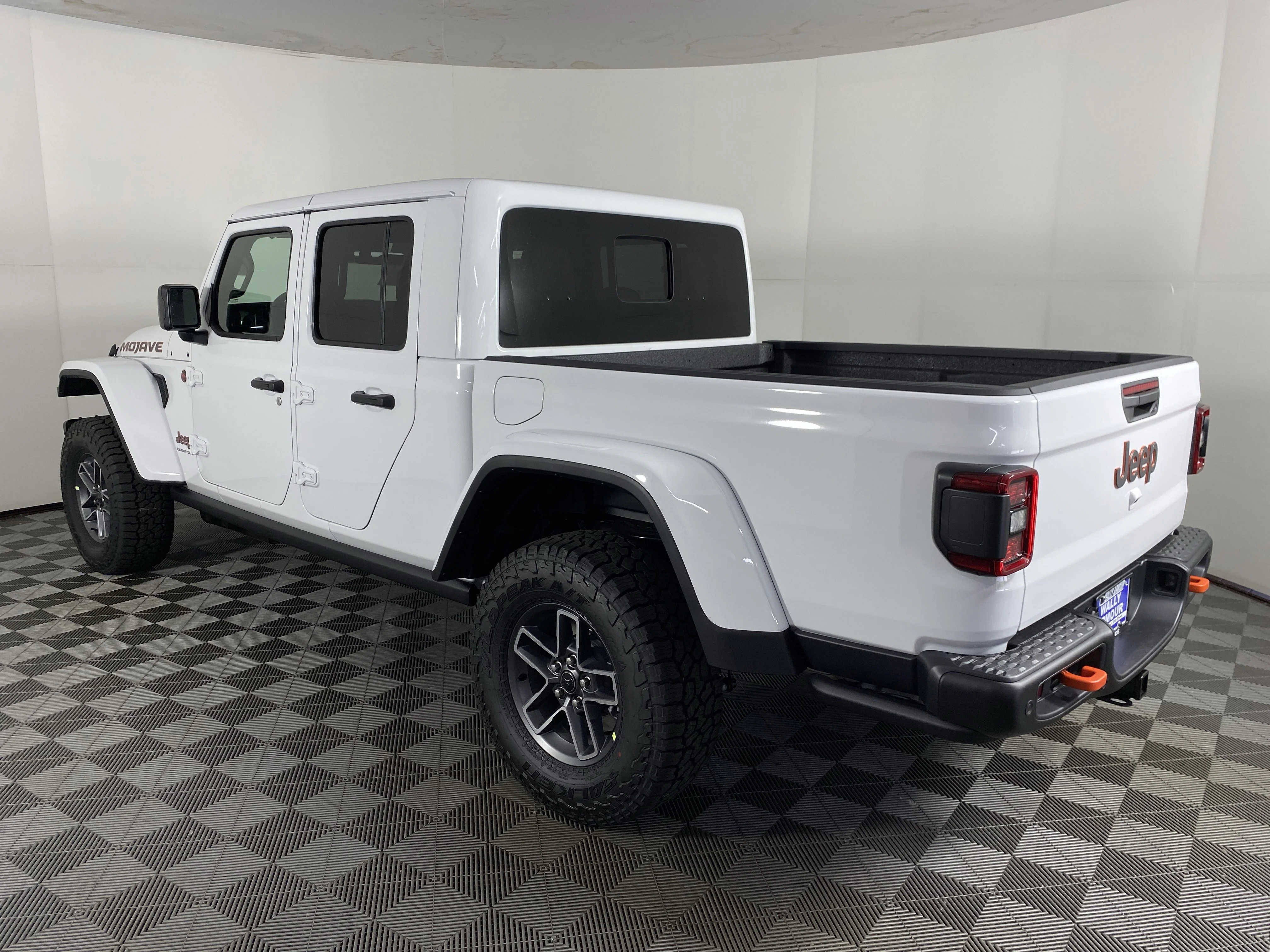 New 2026 Bright White Clear-Coat Exterior Paint Jeep Mojave X image 9