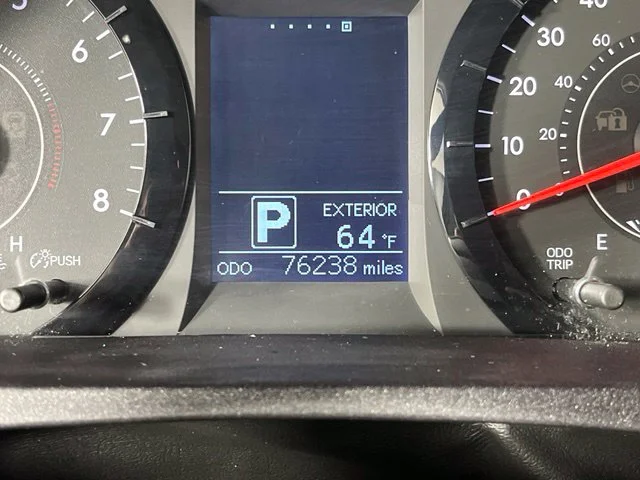 Used 2015 Silver Toyota LE image 25