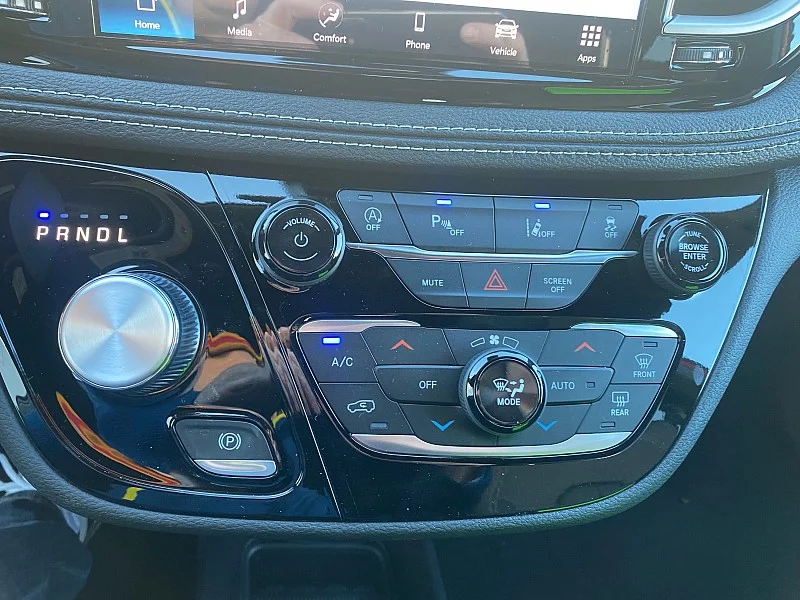 2026 Chrysler Pacifica Select - Photo 16
