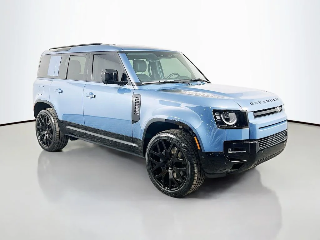 Used 2026 Tasman Blue Metallic Land Rover X-Dynamic SE image 3