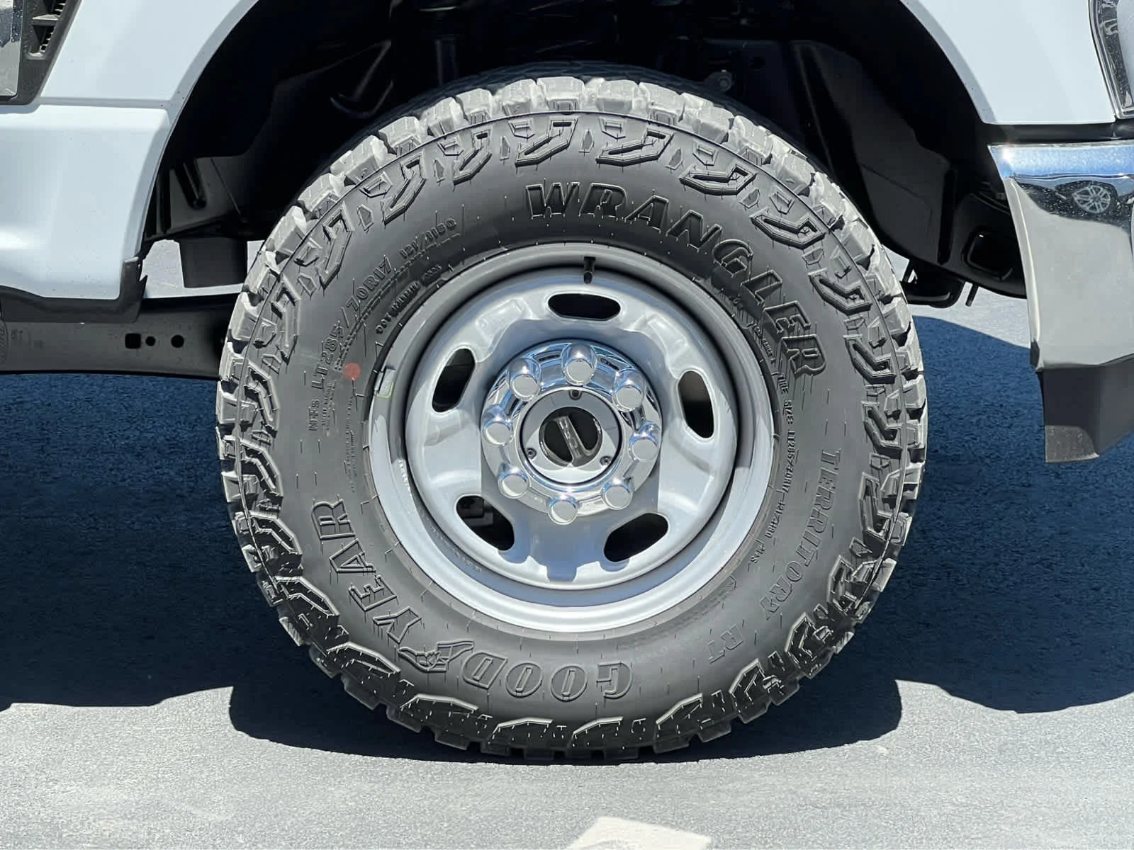 New 2026 Oxford White Ford XL image 16