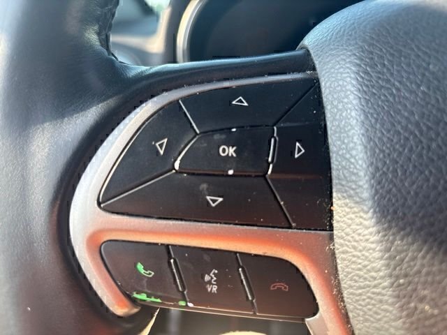 Used 2022 Black Jeep Laredo E image 37
