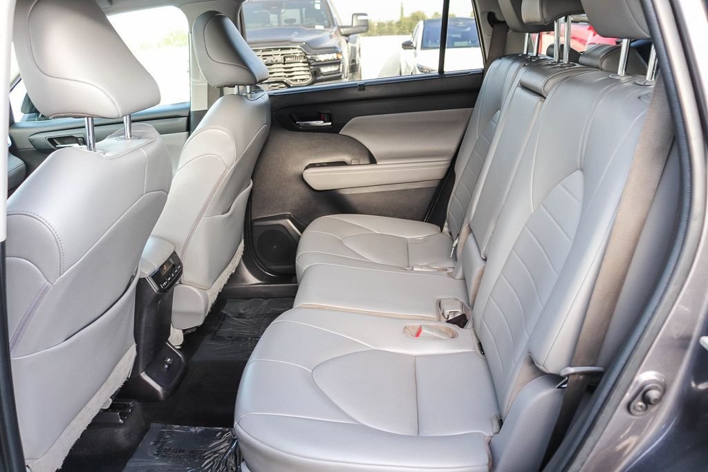 Used 2022 Magnetic Gray Metallic Toyota XLE image 23