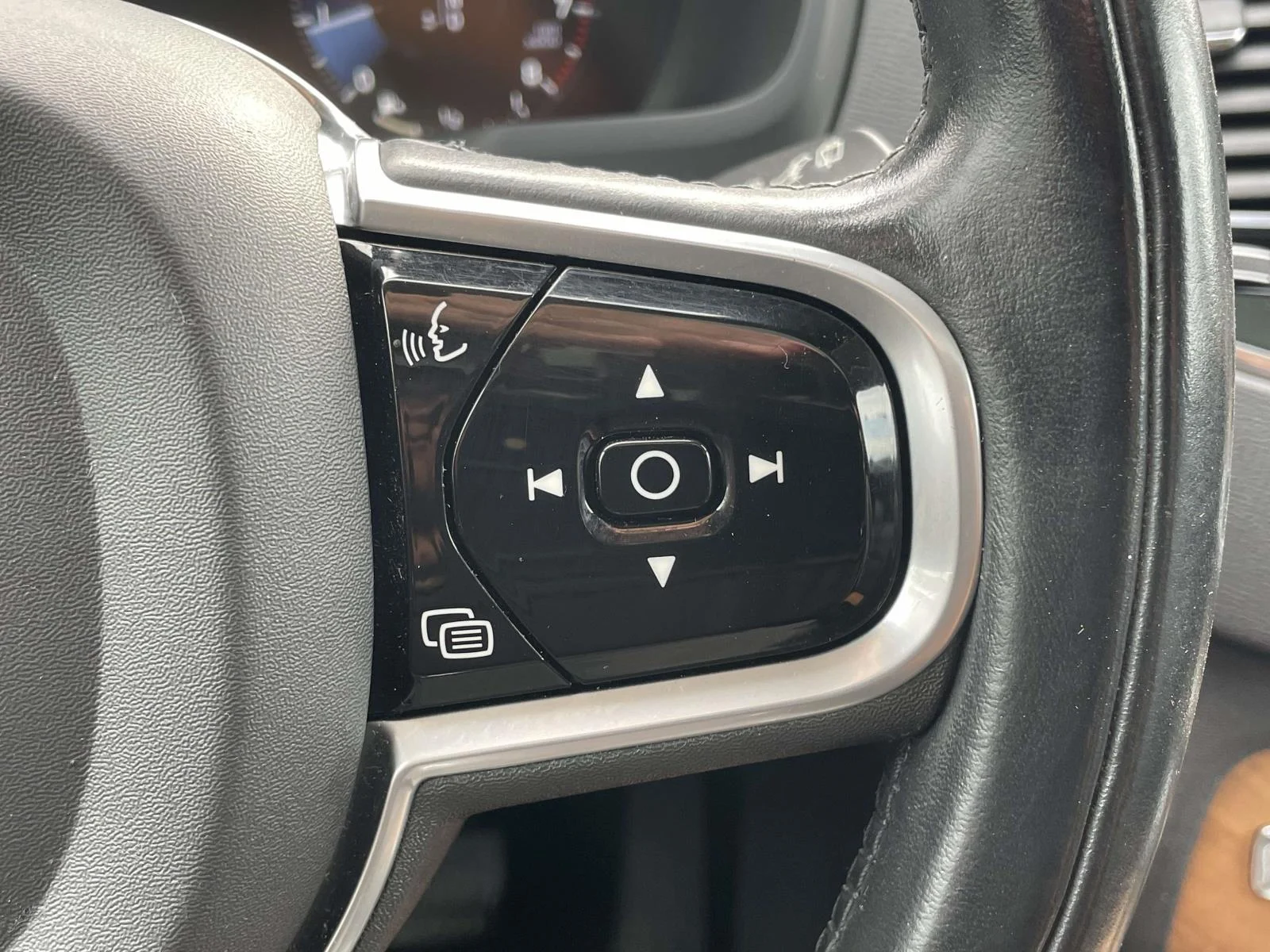 2022 Volvo XC90 Momentum - Photo 11