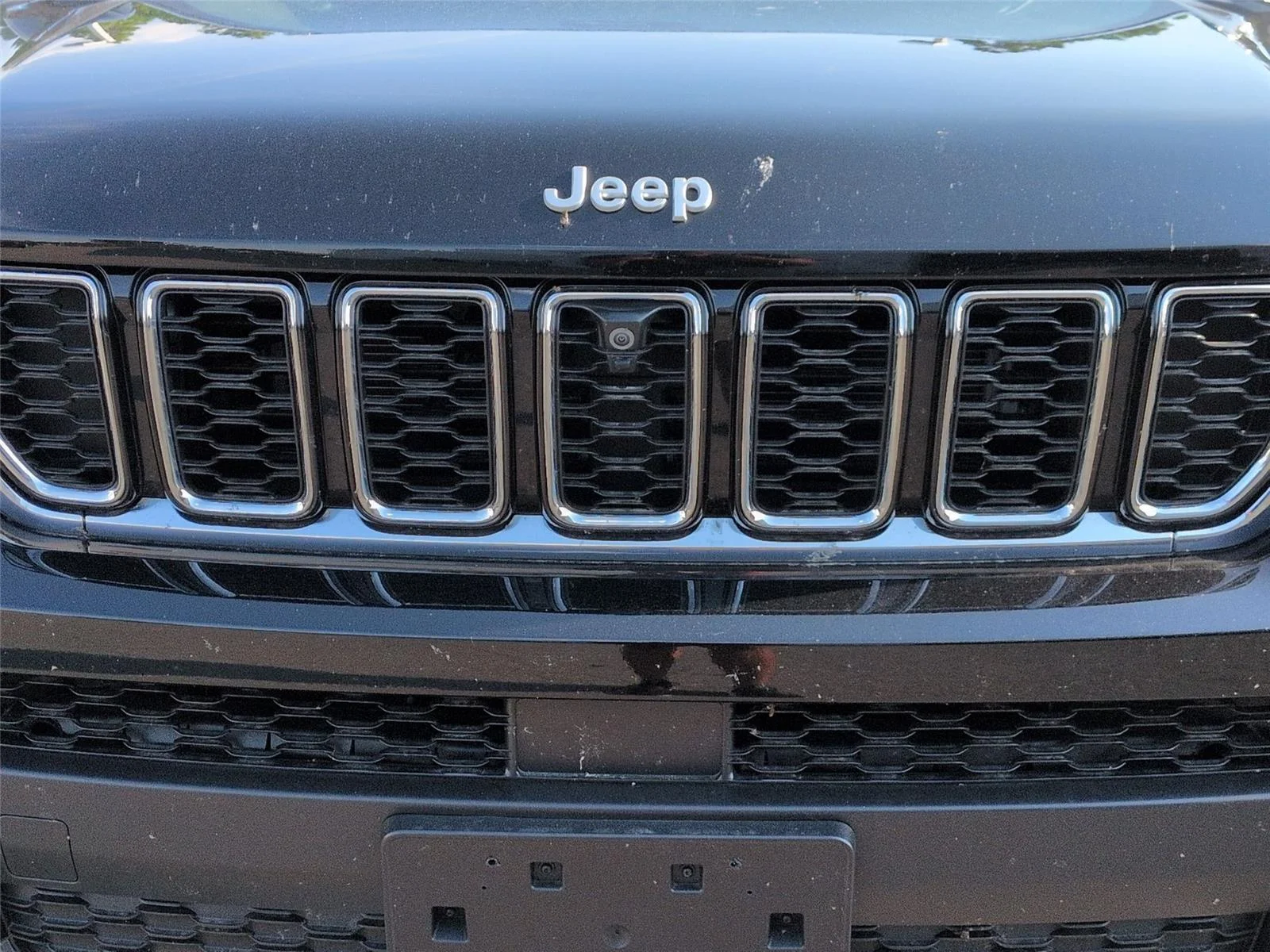 Used 2025 Diamond Black Crystal Pearlcoat Jeep Limited image 14