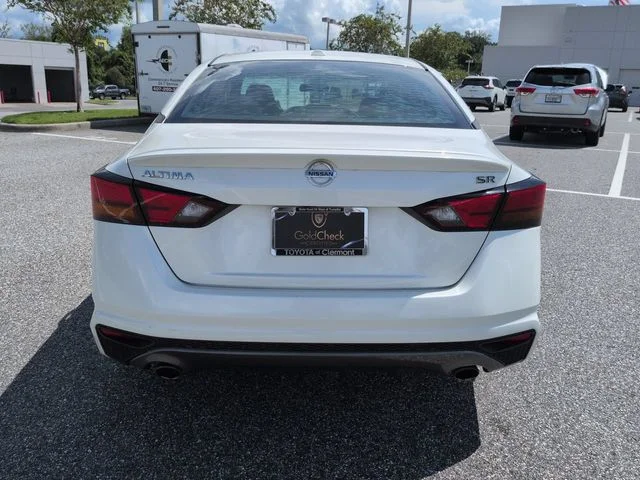Used 2019 White Nissan 2.5 SR image 5