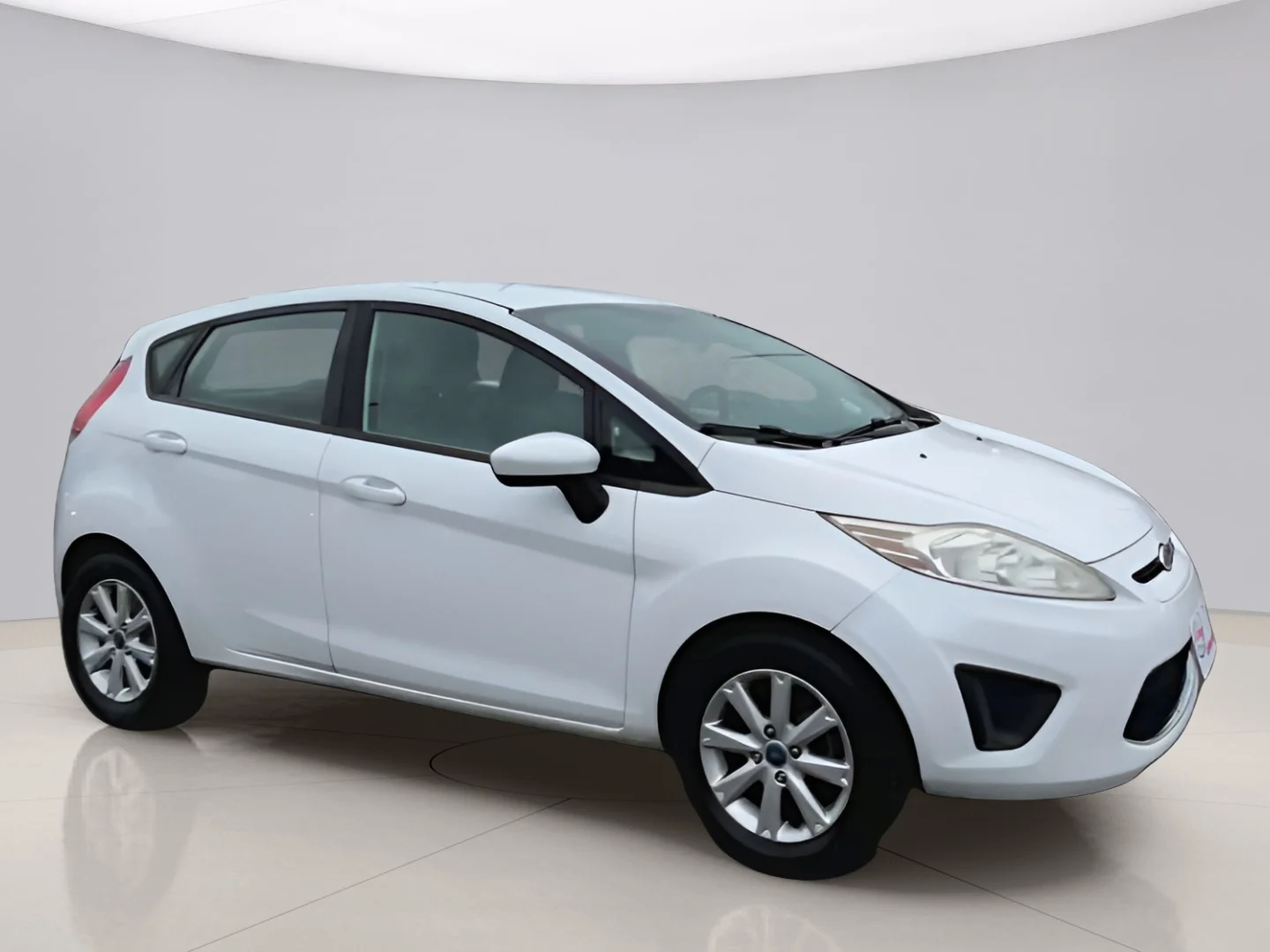Used 2011 White Ford SE image 3