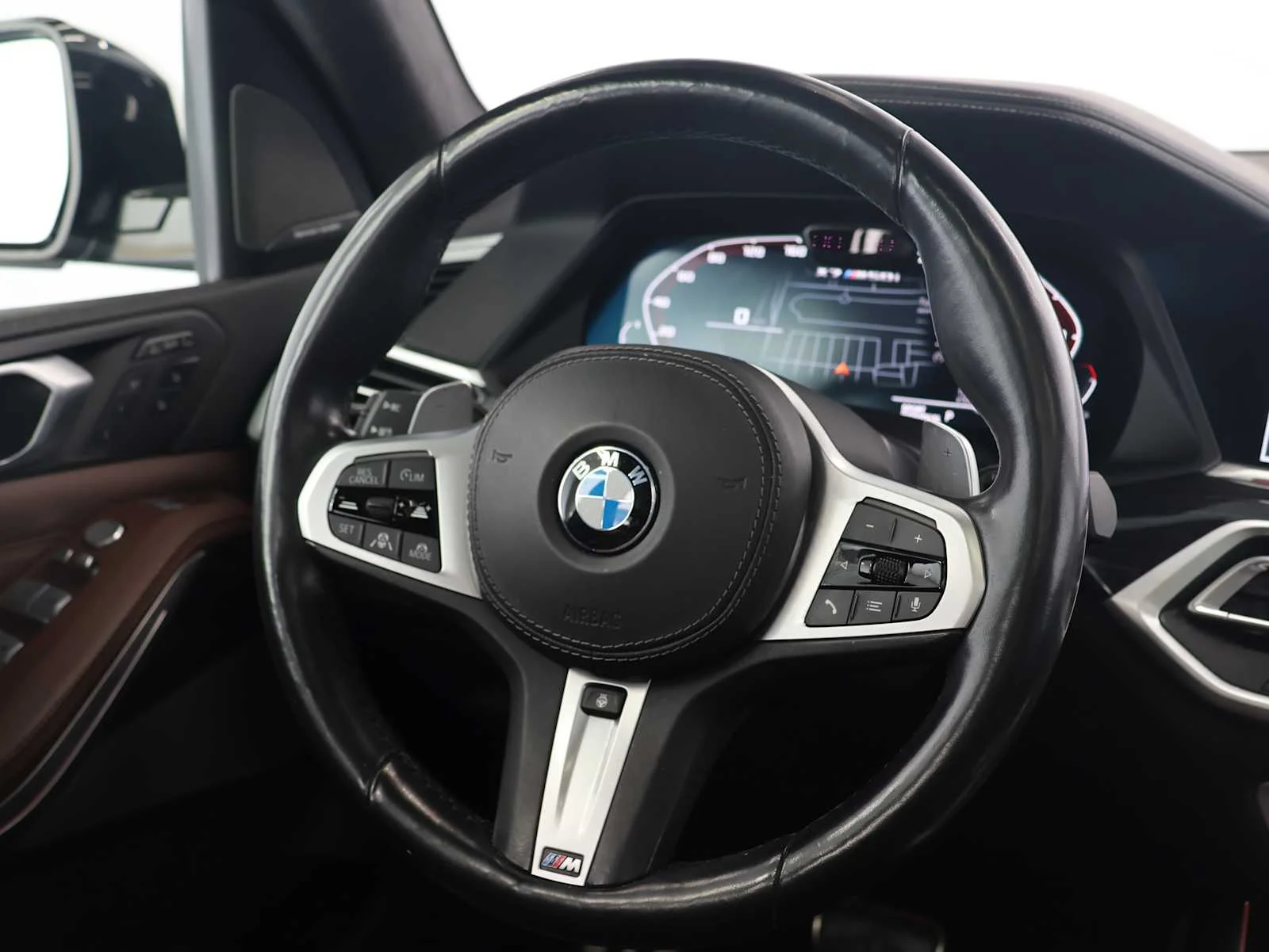 Certified Used 2022 Mineral White Metallic BMW M50i image 29