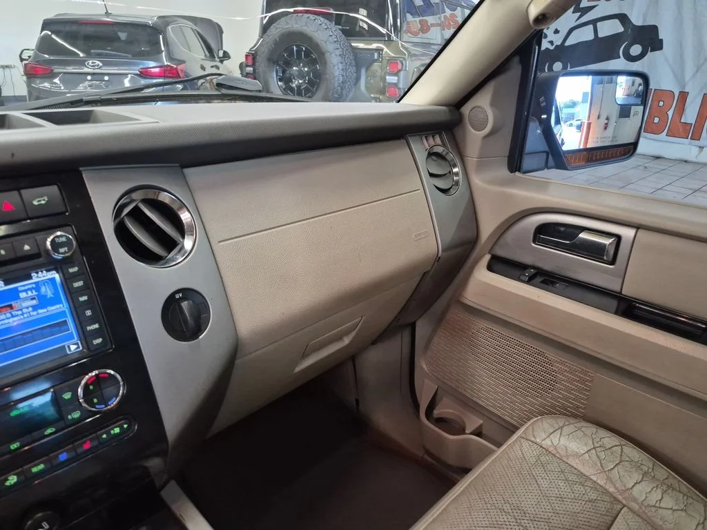 Used 2014 Tuxedo Black Metallic Ford Limited image 22