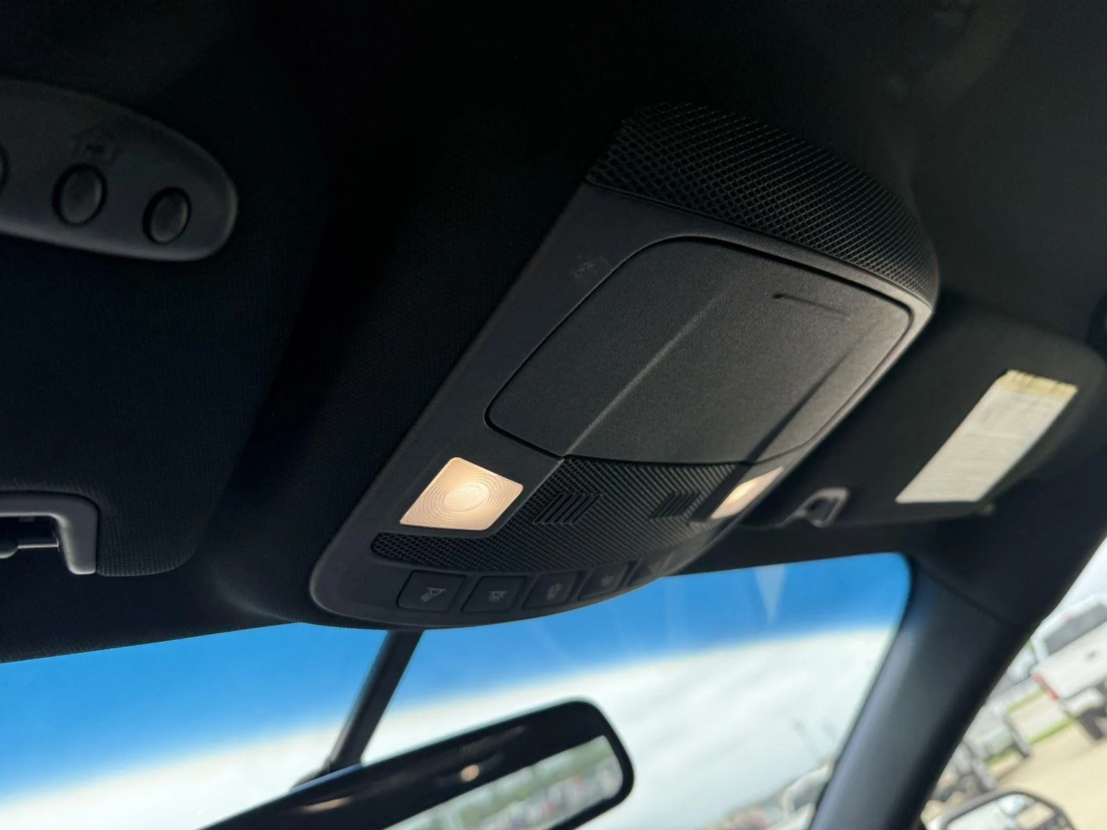Used 2017  LINCOLN PREMIERE FWD image 23