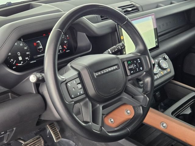 Used 2023  Land Rover X image 21