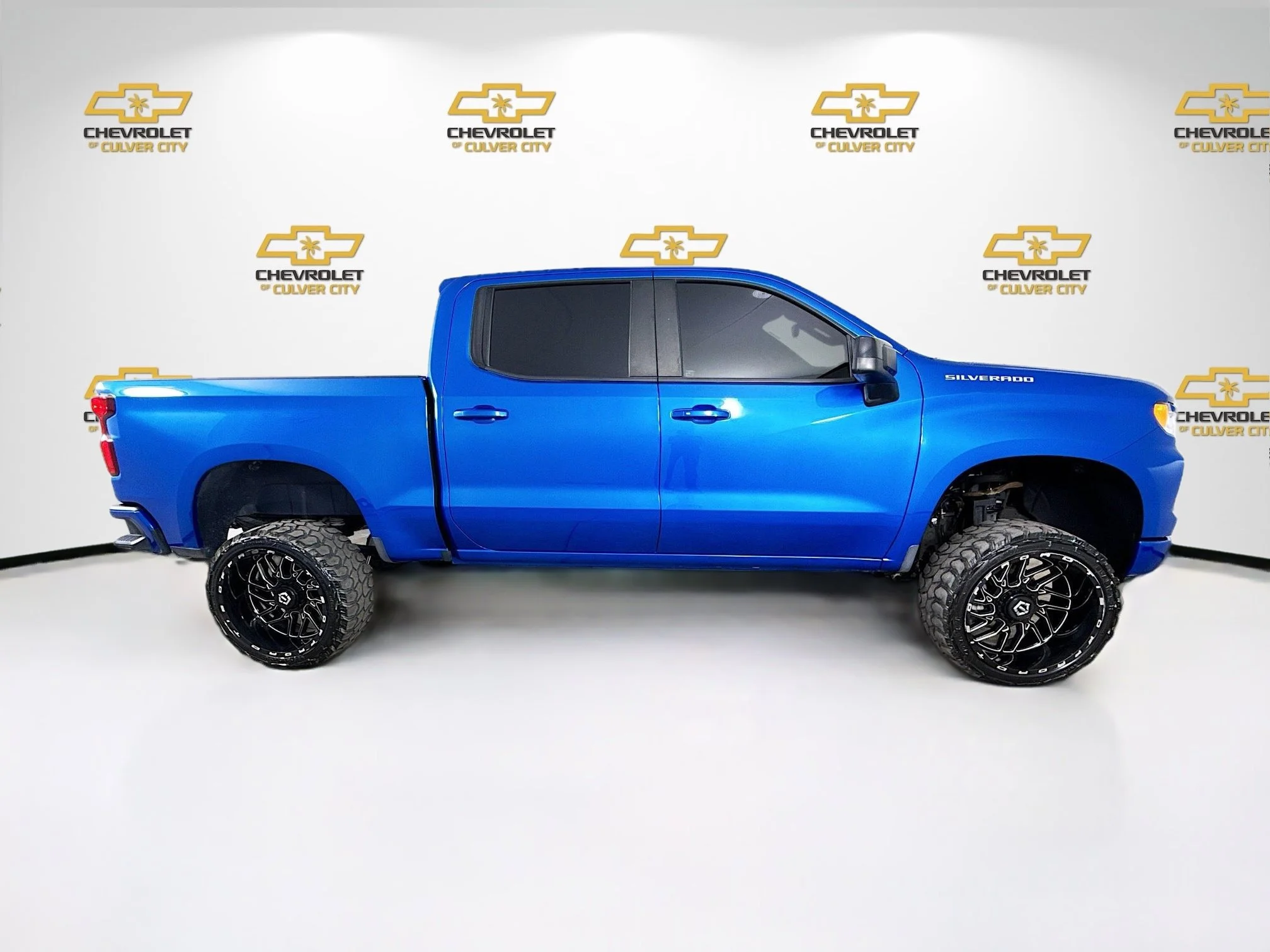 Used 2023 Glacier Blue Metallic Chevrolet RST image 9