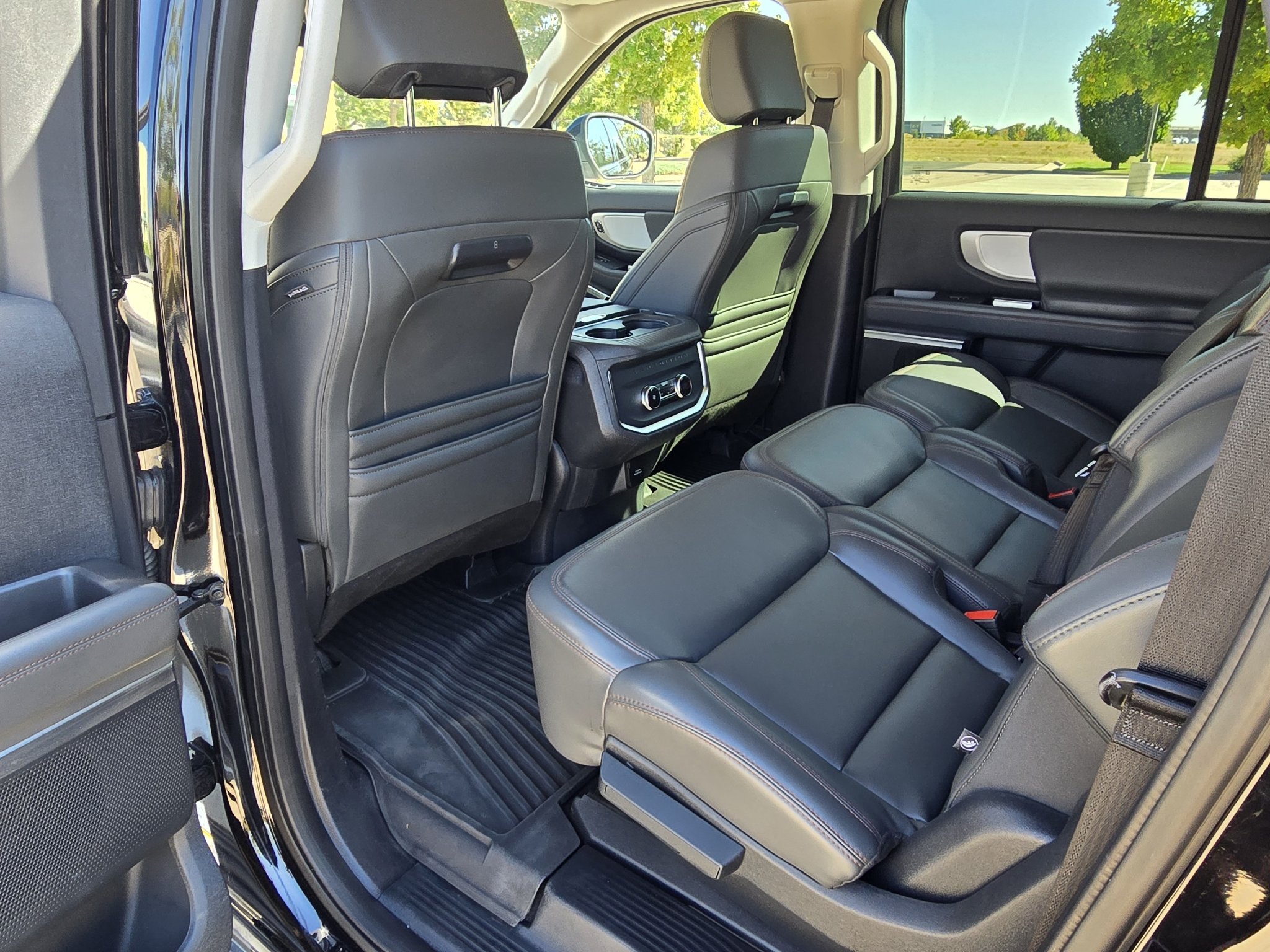 Used 2025 Agate Black Metallic Ford Active image 15