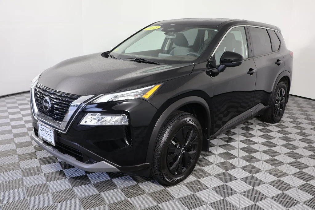 Used 2023 Super Black Nissan SV image 4