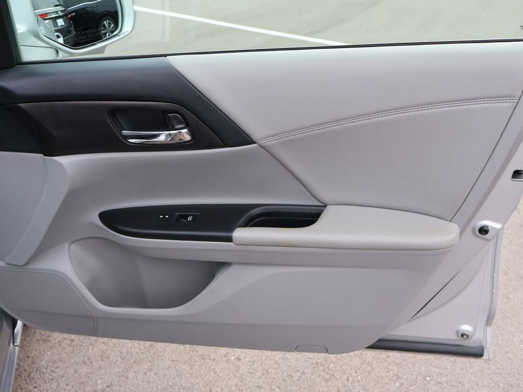 Used 2013  Honda EX-L image 11