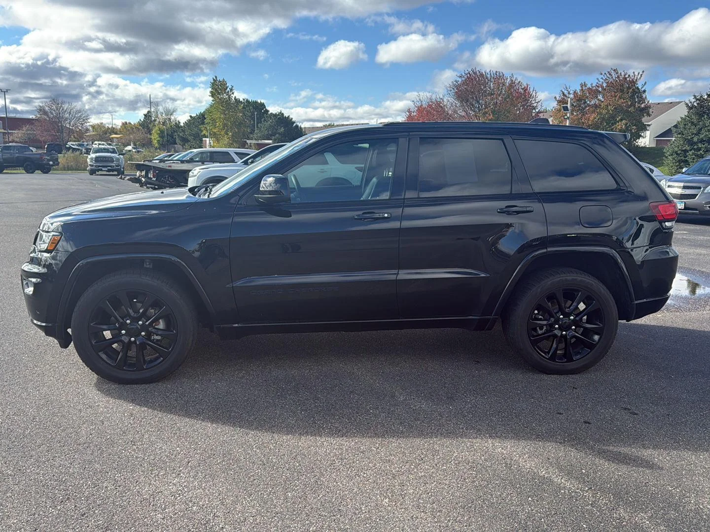 Used 2018 Jeep Grand Cherokee Altitude with VIN 1C4RJFAG0JC135756 for sale in Waconia, Minnesota