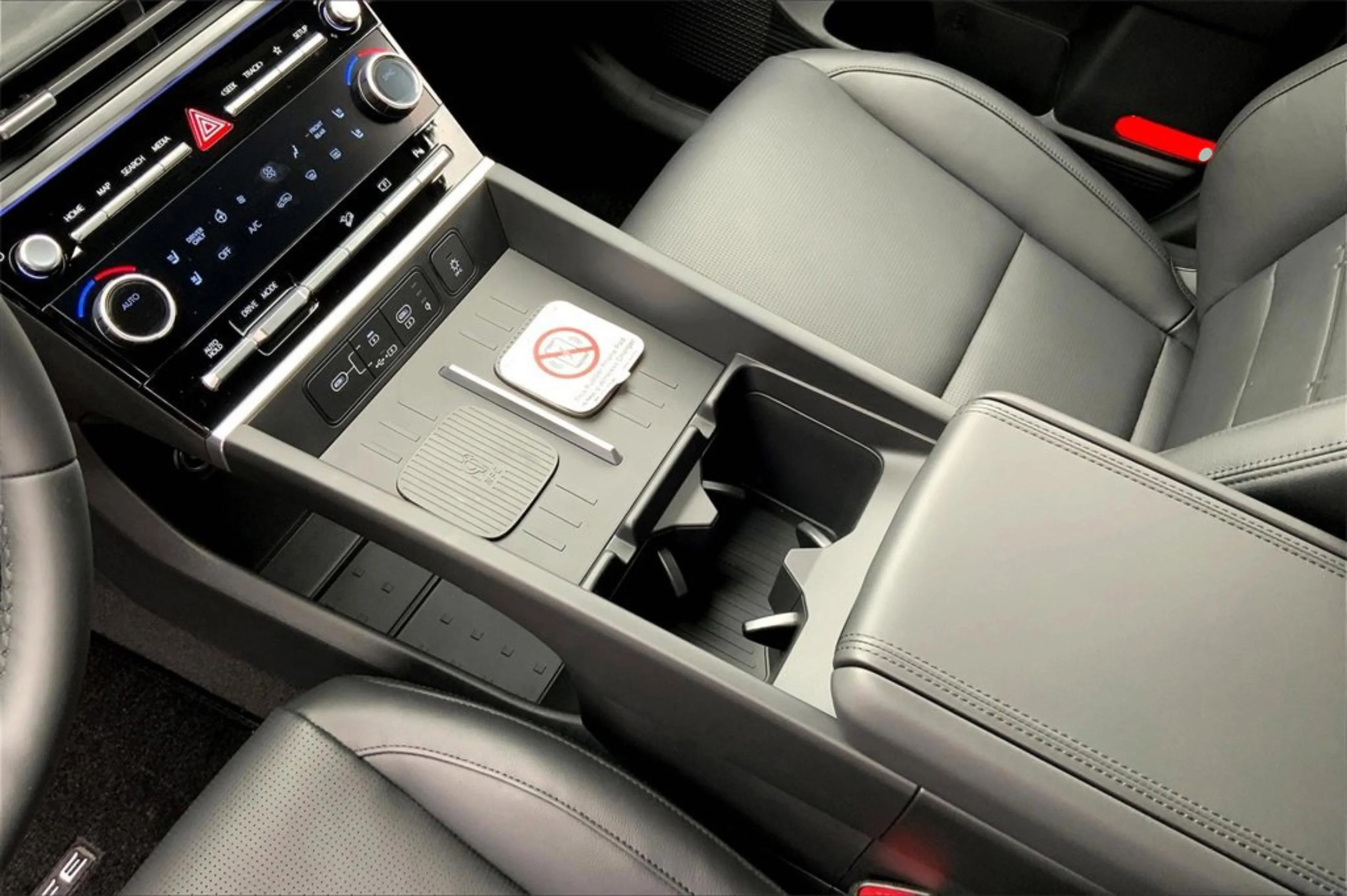 2025 Hyundai Santa Fe Limited - Photo 11