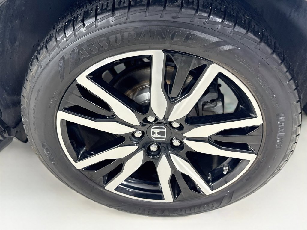 Certified Used 2021 Platinum White Pearl Honda Touring image 46
