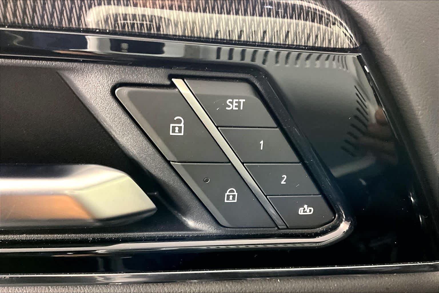 Used 2025 Titanium Rush Metallic GMC Elevation image 32