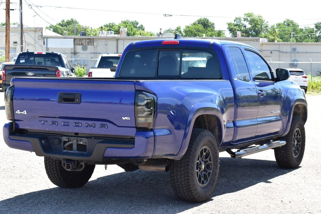 Certified Used 2022 Blue Crush Metallic Toyota SR5 image 5