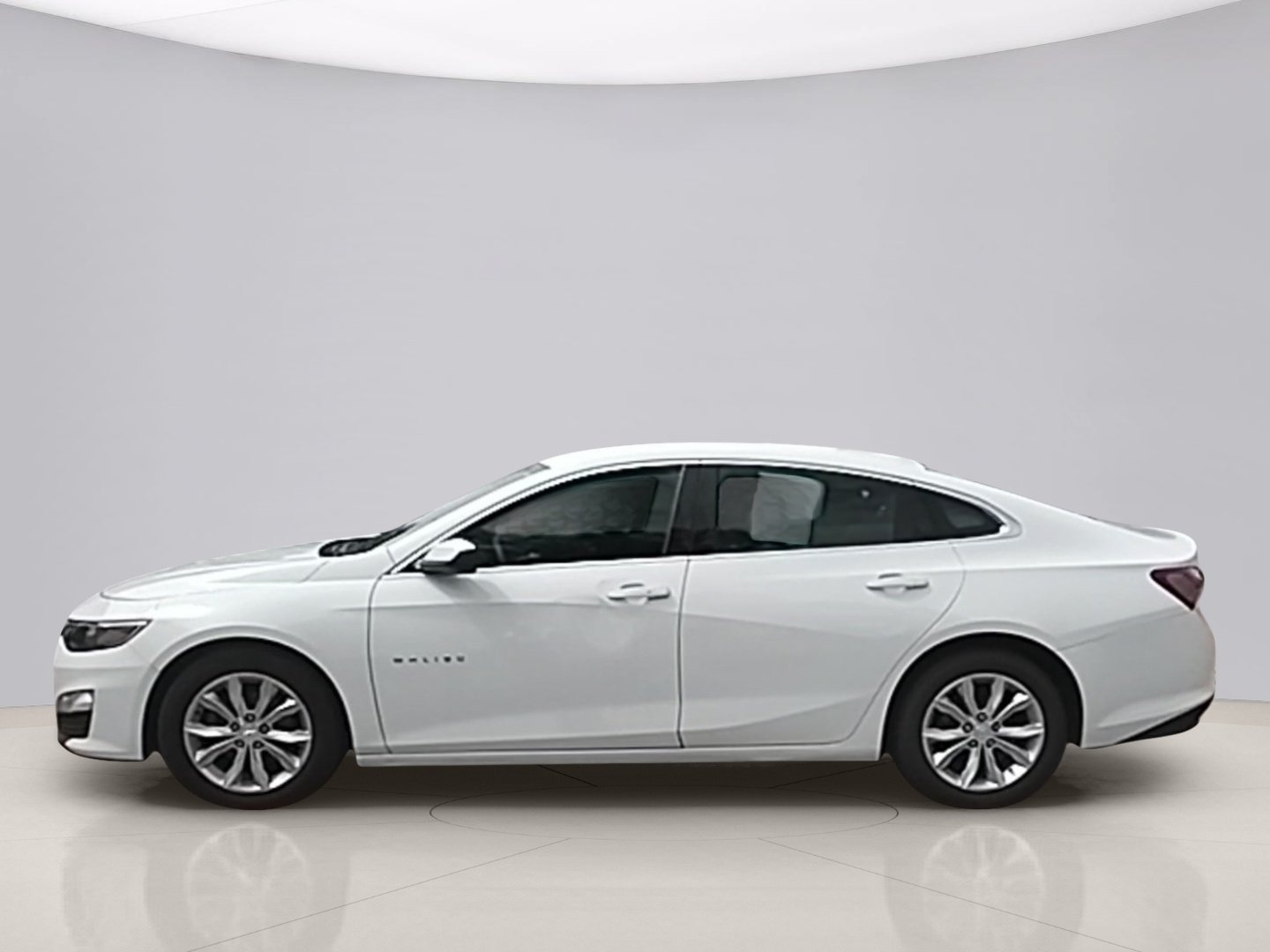 Used 2019 White Chevrolet  image 2
