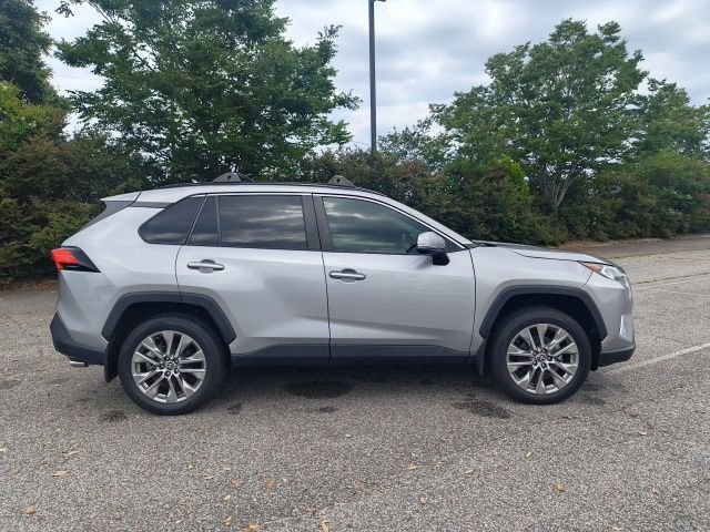 Used 2021 Silver Toyota XLE Premium image 10
