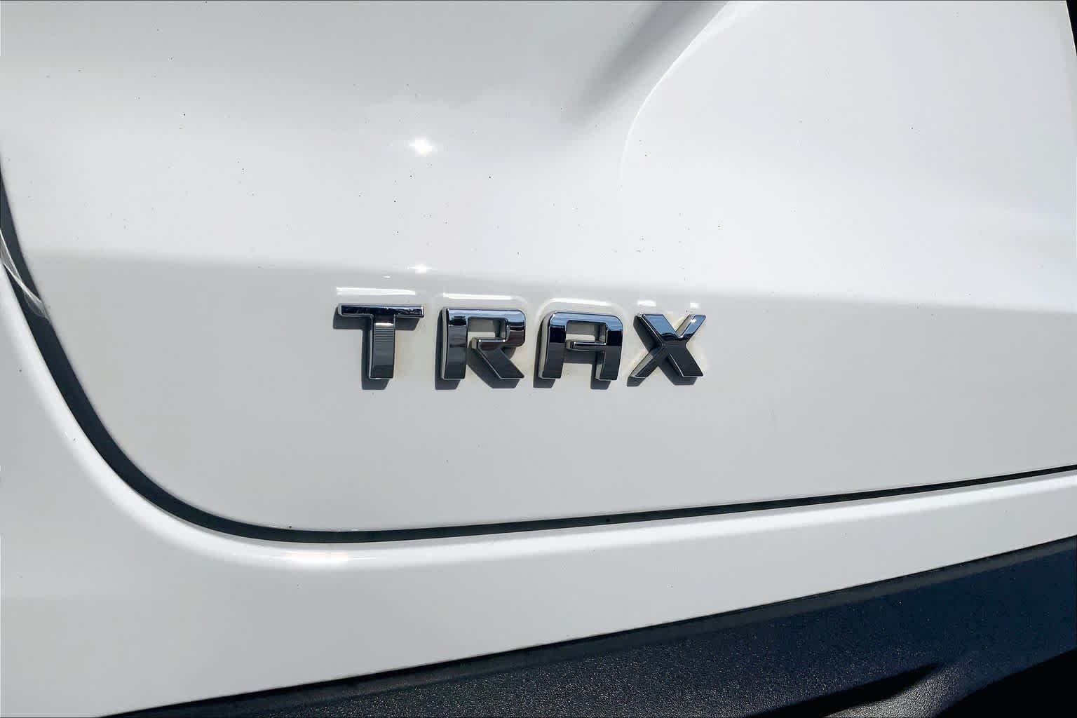 Used 2024 Summit White Chevrolet ACTIV image 10