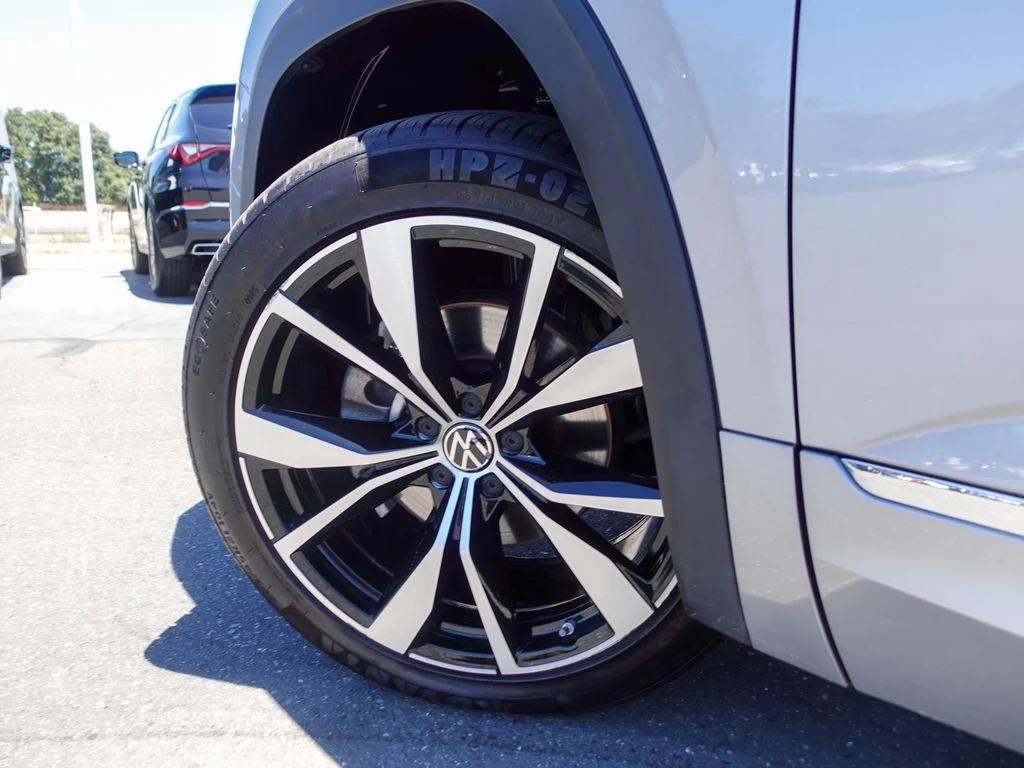 Used 2024  Volkswagen 2.0T SEL Premium R-Line image 10