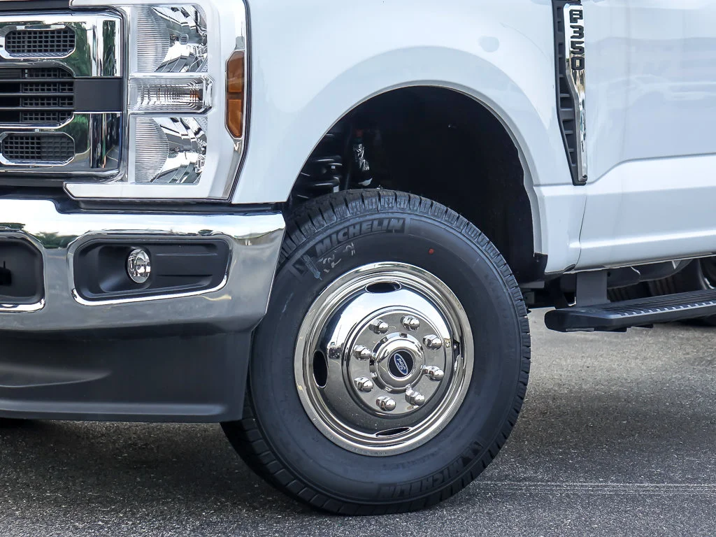 New 2026 Oxford White Ford XL image 2