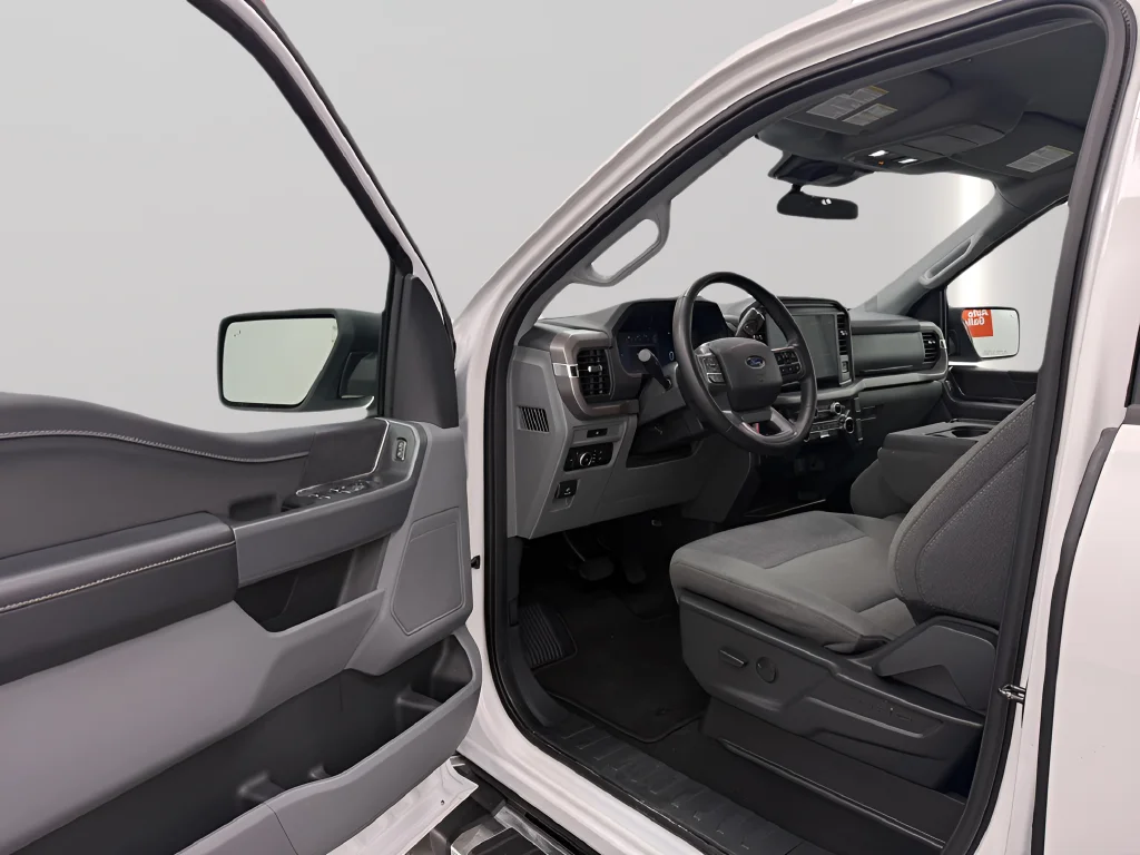 2025 Ford F-150 XLT - Photo 9