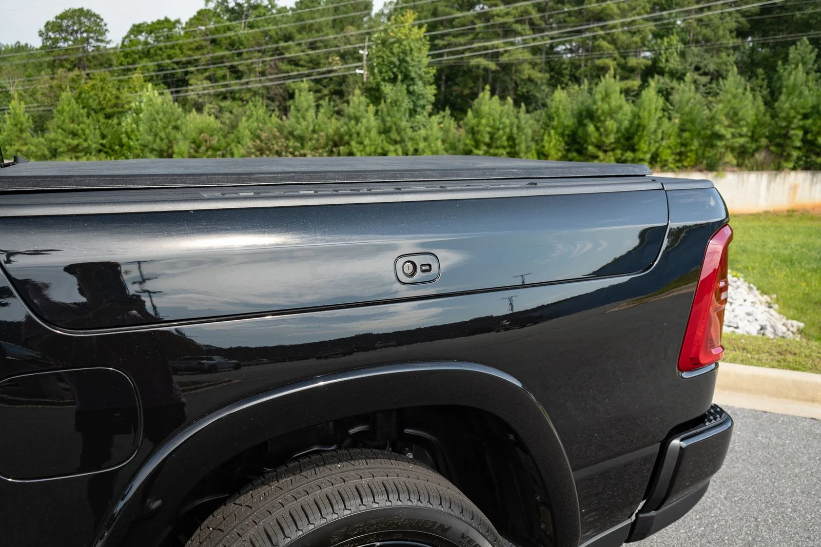 New 2026 Diamond Black Crystal Pearl-Coat Exterior Paint RAM Limited image 15