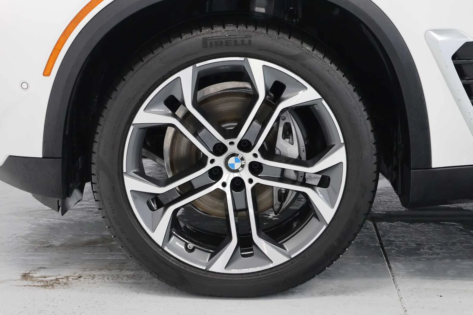 Certified Used 2026 Mineral White Metallic BMW xDrive40i image 9