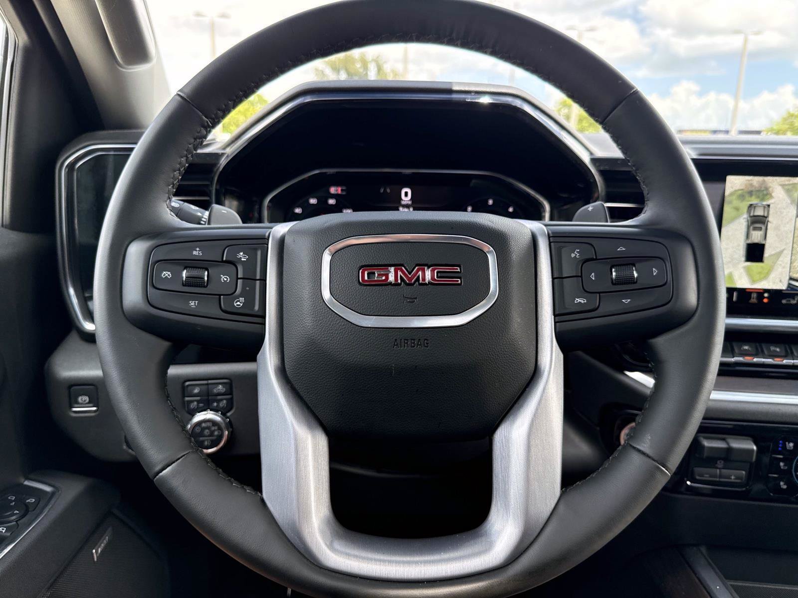 Used 2025 Onyx Black GMC SLT image 30