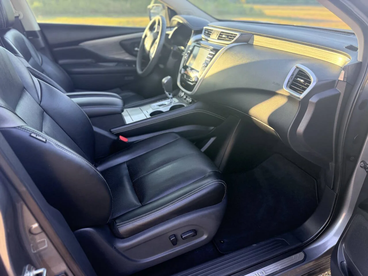 Used 2017 Gray Nissan Platinum 4dr SUV image 17