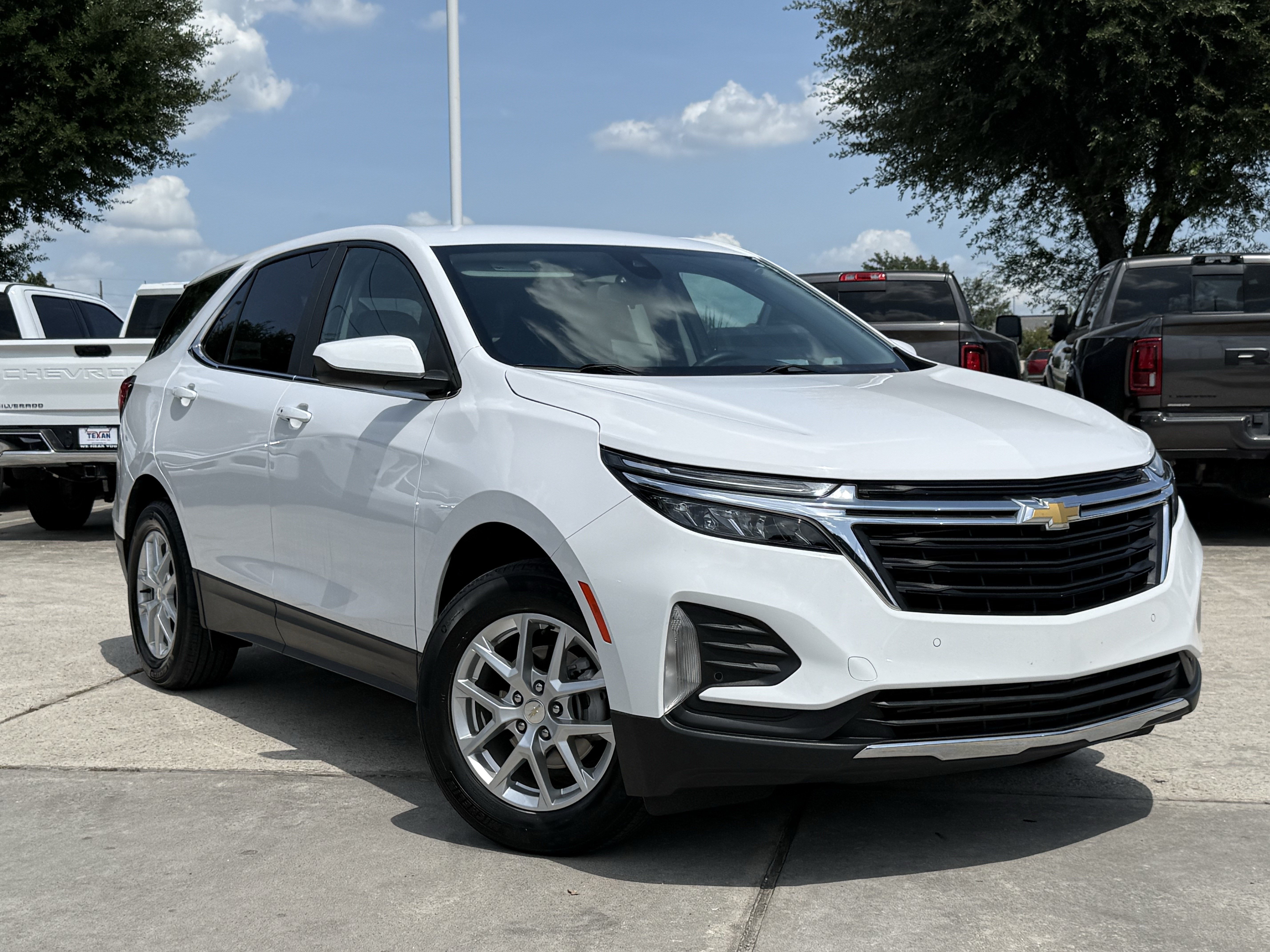 Used 2024 Summit White Chevrolet LT image 2