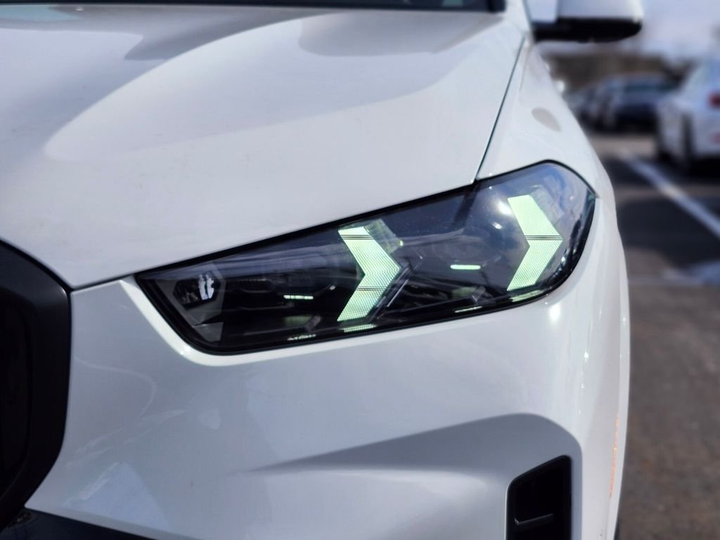 Used 2026 White BMW xDrive40i image 10