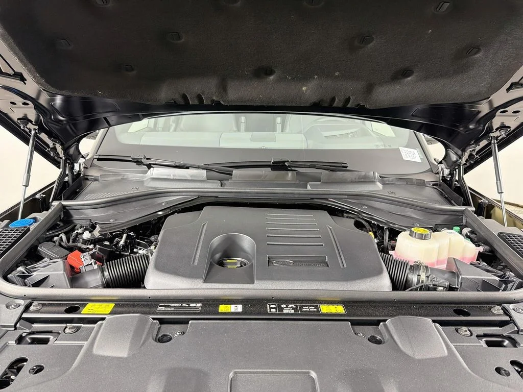 New 2026 Santorini Black Land Rover SE 7 Seats image 32