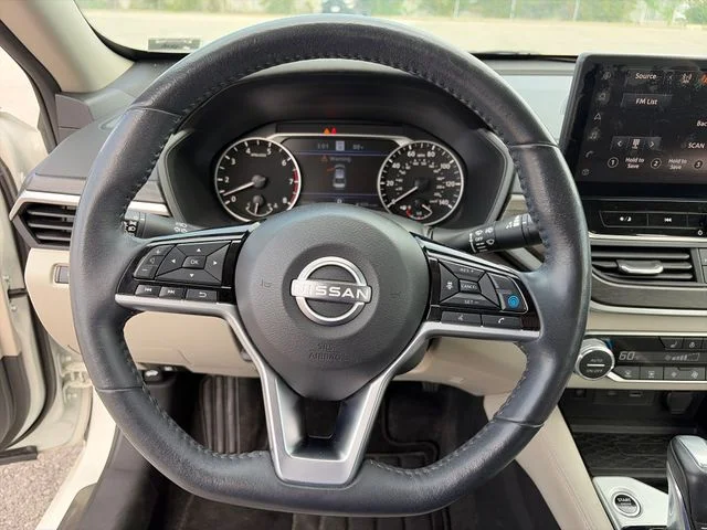 Used 2023 White Nissan 2.5 SL image 13