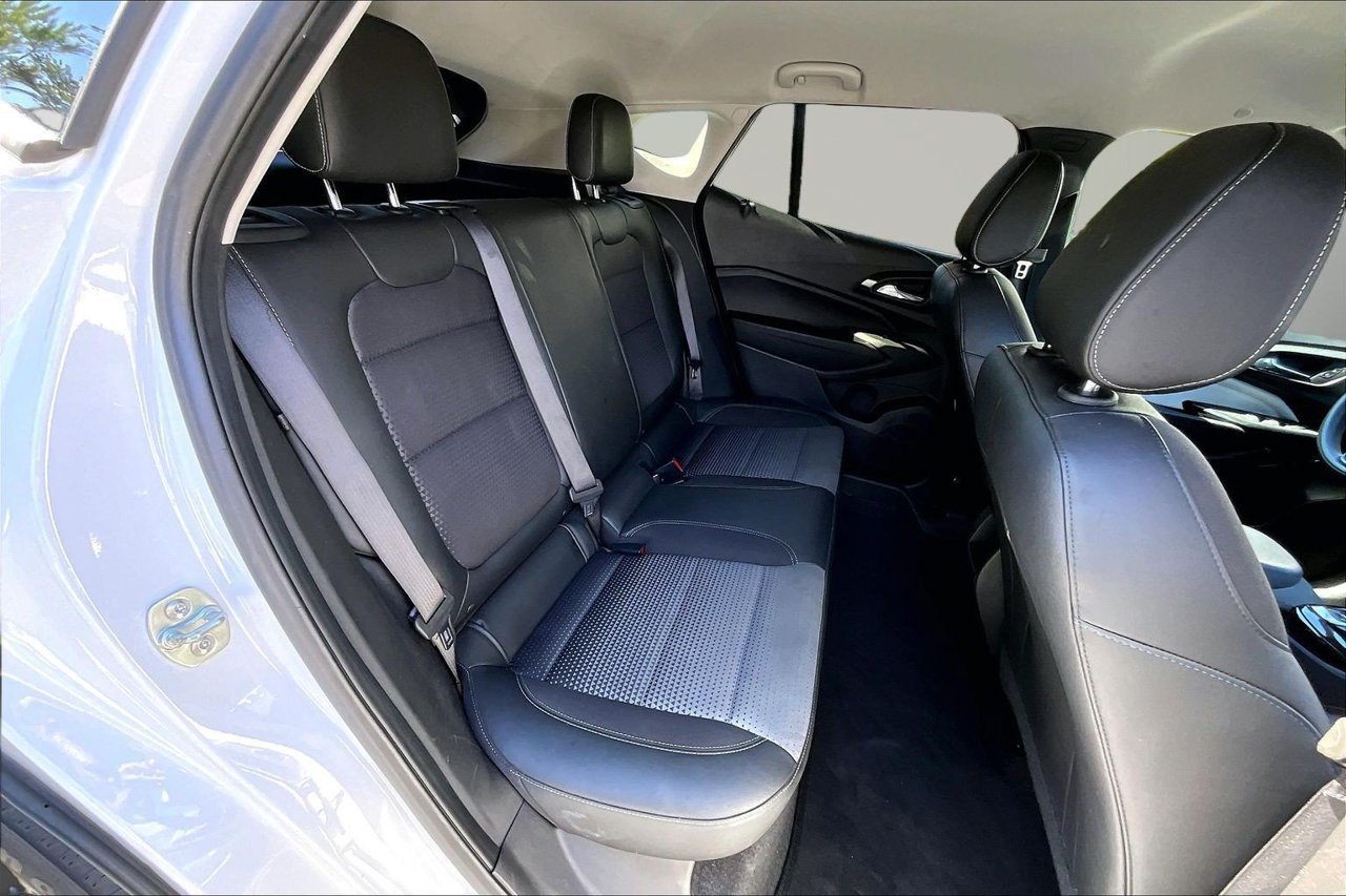 Used 2025 White Chevrolet LT image 22