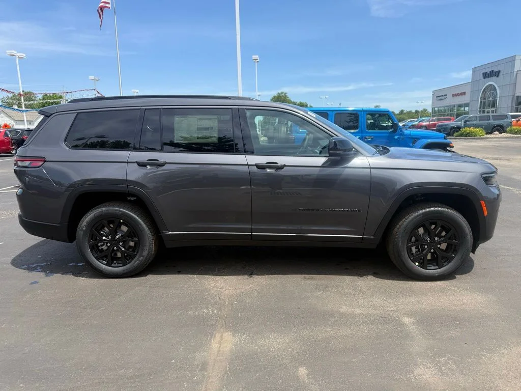 New 2026 Baltic Gray Metallic Clear-Coat Exterior Paint Jeep Laredo image 2