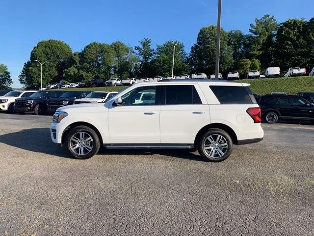 Used 2023 White Ford Limited image 5