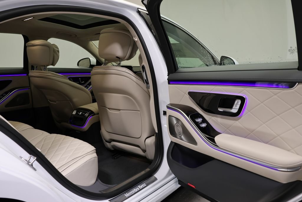 New 2026 MANUFAKTUR Moonlight White Metallic Mercedes-Benz S 580 image 51