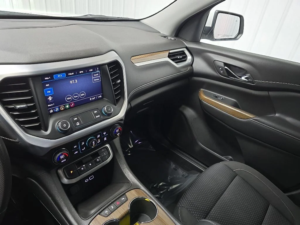 Used 2023 White GMC SLE image 24