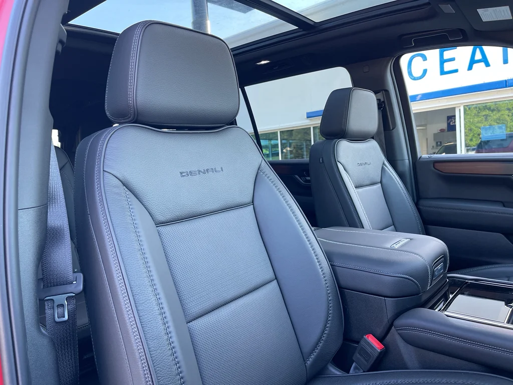 2025 GMC Yukon XL Denali - Photo 34