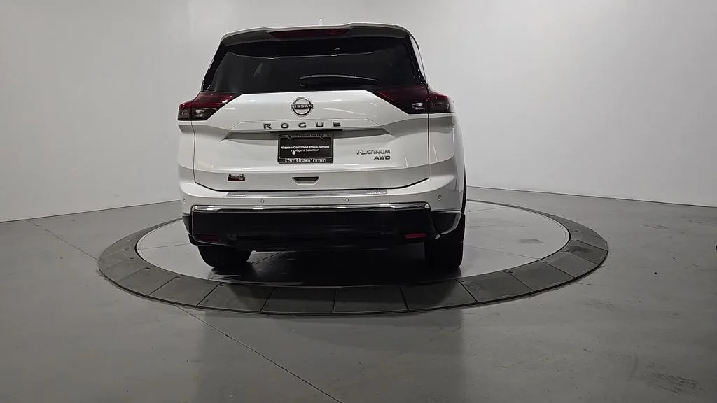 Used 2024 White Nissan Platinum image 4