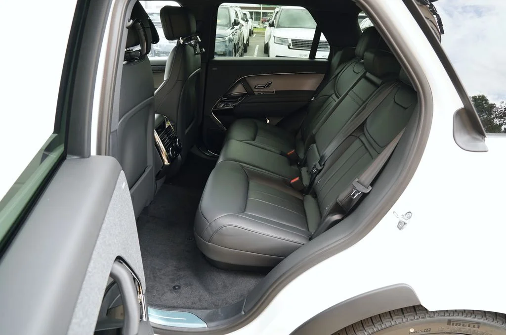 New 2026 Fuji White Land Rover SE image 31