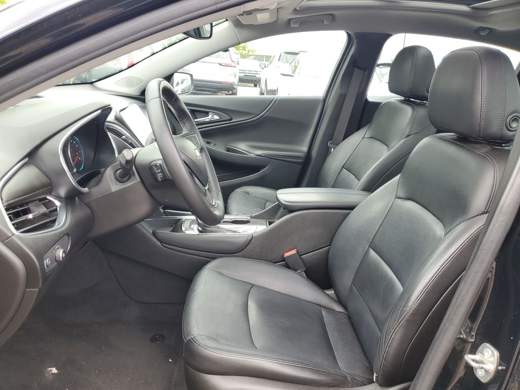 Used 2016 Black Chevrolet LT image 8