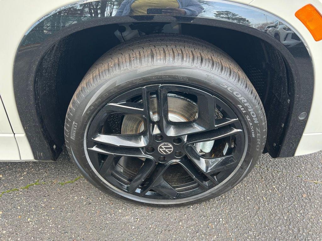 New 2026 Sandstone Volkswagen 2.0T SE R-Line Black image 2