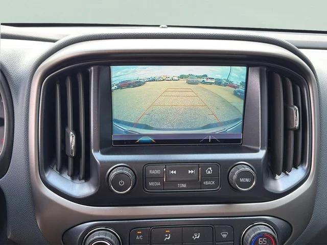 Used 2018 Black Chevrolet Z71 image 11
