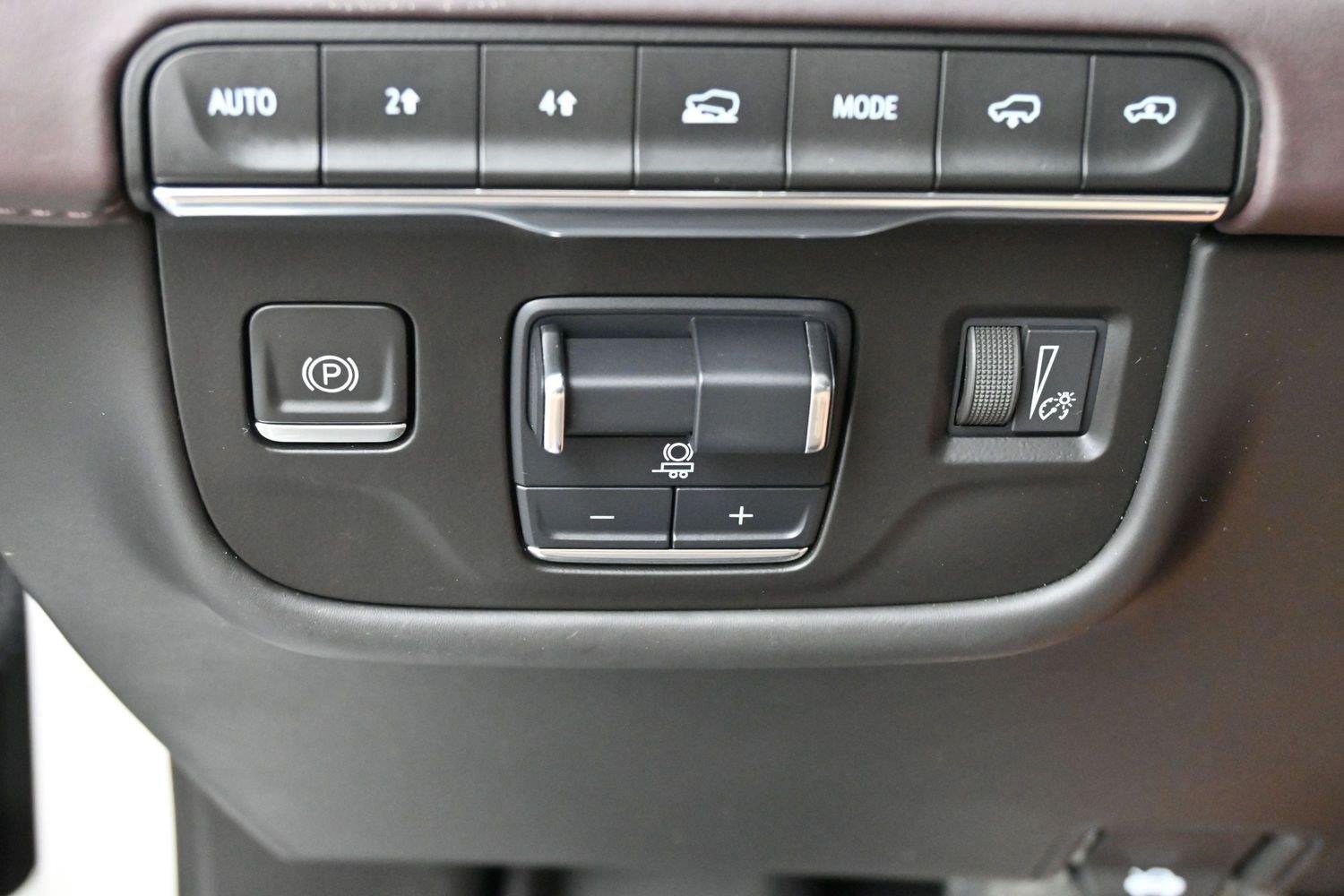 Used 2021 Crystal White Tricoat Cadillac Sport Platinum image 32